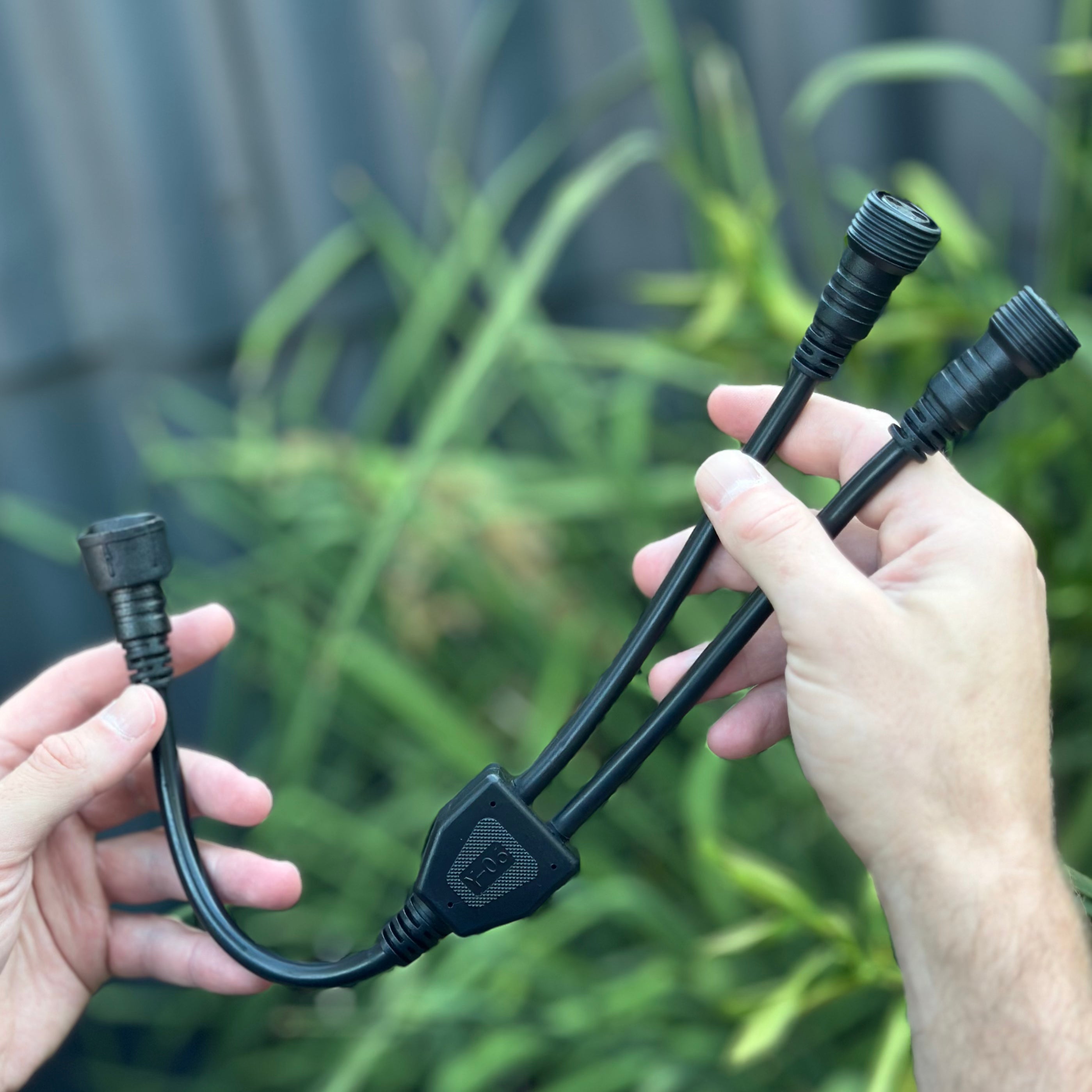 2-Way Splitter Cable - Black